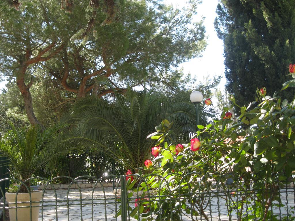 Camping Le Rebau Montblanc Exterior foto